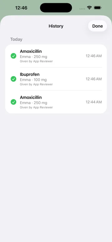 La pantalla Historial con las dosis registradas hoy: medicamento, persona, dosis, quién la dio y la hora exacta.